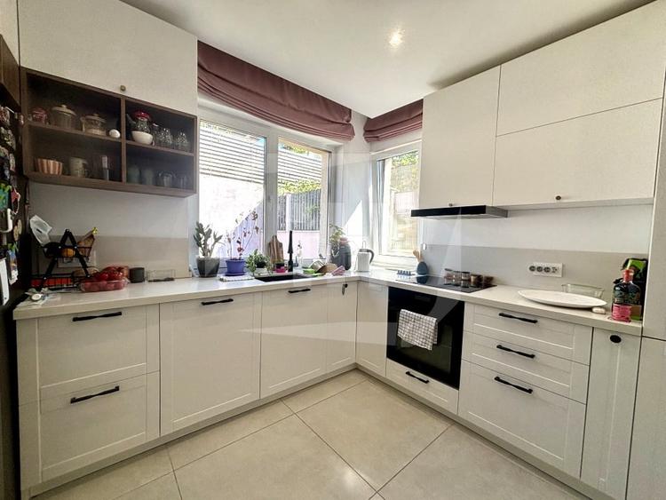 Duplex cu 4 camere cu Garaj în Iris