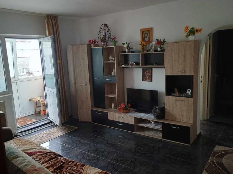 Apartament cu 2 camere semidecomandat în Exterior Vest