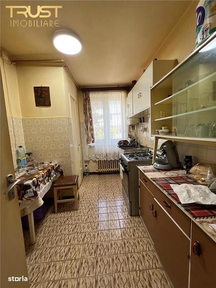 Apartament cu 3 camere decomandat în Central