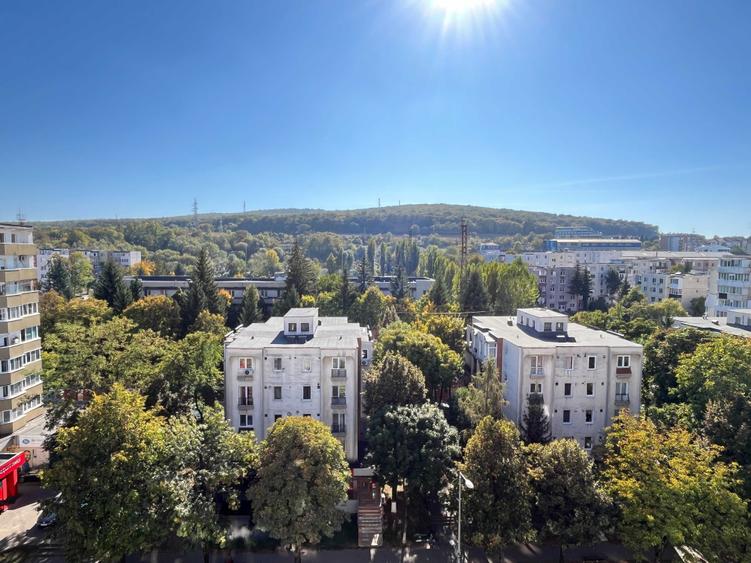 Apartament cu 3 camere decomandat în Tudor