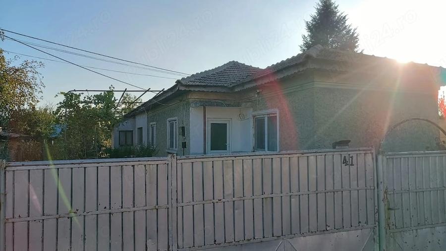 Casă cu 4 camere cu Teren 958 Mp în Central