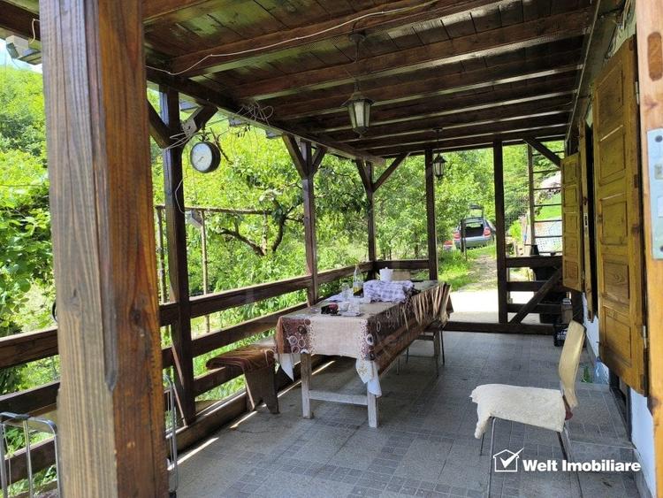 Casă individuală cu 2 camere cu Teren 5640 Mp în Huta
