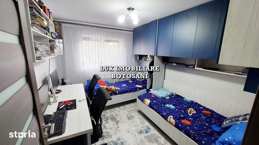 Apartament cu 4 camere decomandat în Central