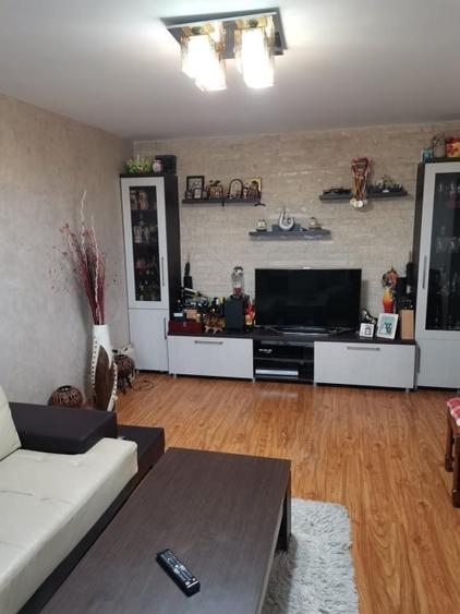 Apartament cu 3 camere decomandat, mobilat în Vest