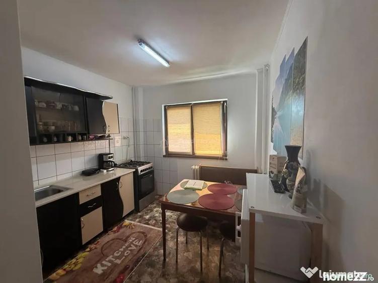 Apartament cu 3 camere decomandat în Tineretului