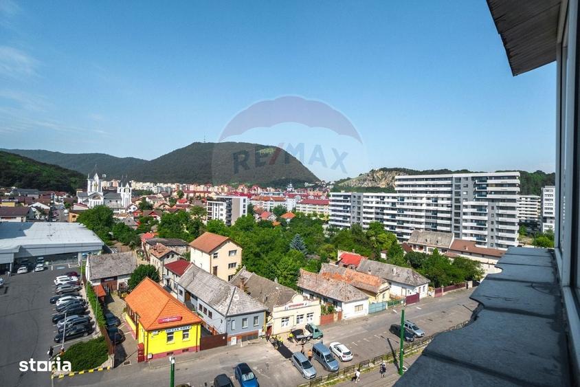 Apartament cu 4 camere decomandat în Răcădău