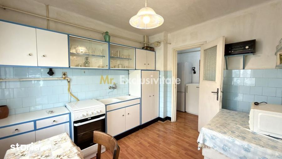 Apartament cu 3 camere semidecomandat, mobilat în Central