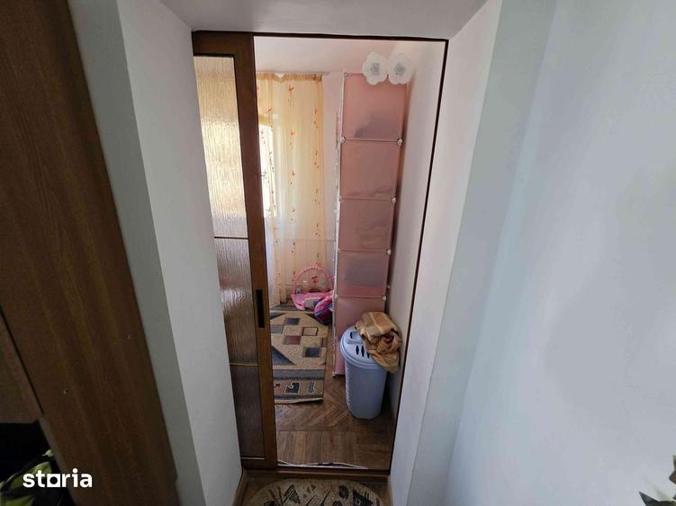Apartament cu 3 camere în Petrișor