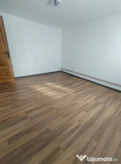 Casă cu 3 camere cu Teren 500 Mp în Predeal