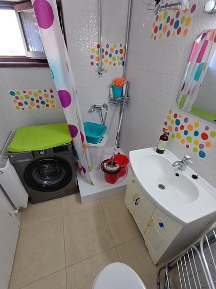 Apartament cu 3 camere semidecomandat în Militari