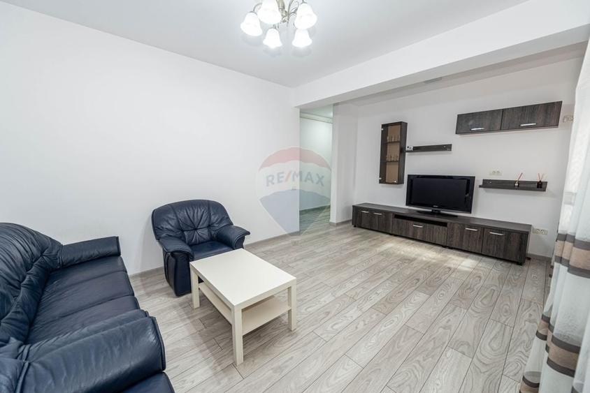 Apartament cu 2 camere semidecomandat, mobilat în Păcii