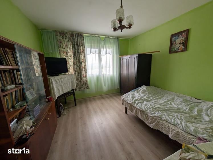 Apartament cu 3 camere decomandat în Cornișa