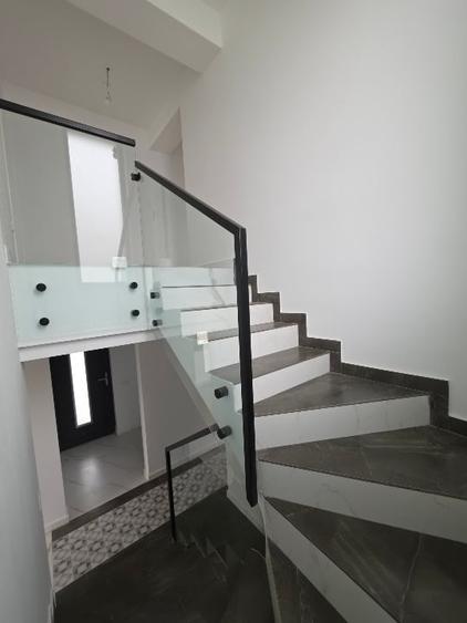 Duplex cu 5 camere cu Garaj în Corbeanca