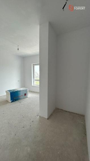 Duplex cu 5 camere cu Canalizare în Dumbrăvița