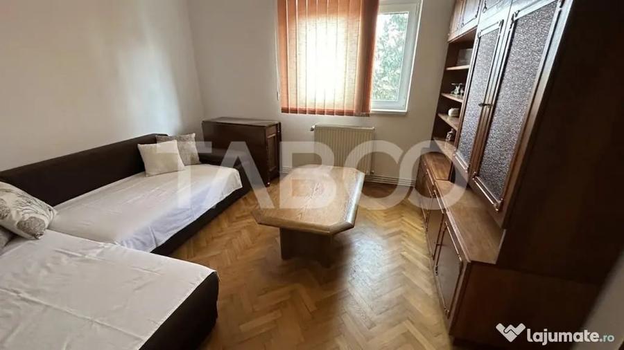 Apartament cu 4 camere decomandat în Ștrand