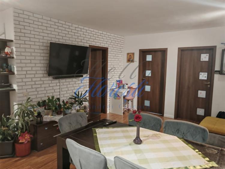 Apartament cu 3 camere semidecomandat, mobilat în Florești
