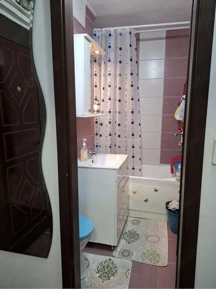 Închiriez apartament 2 camere - 8
