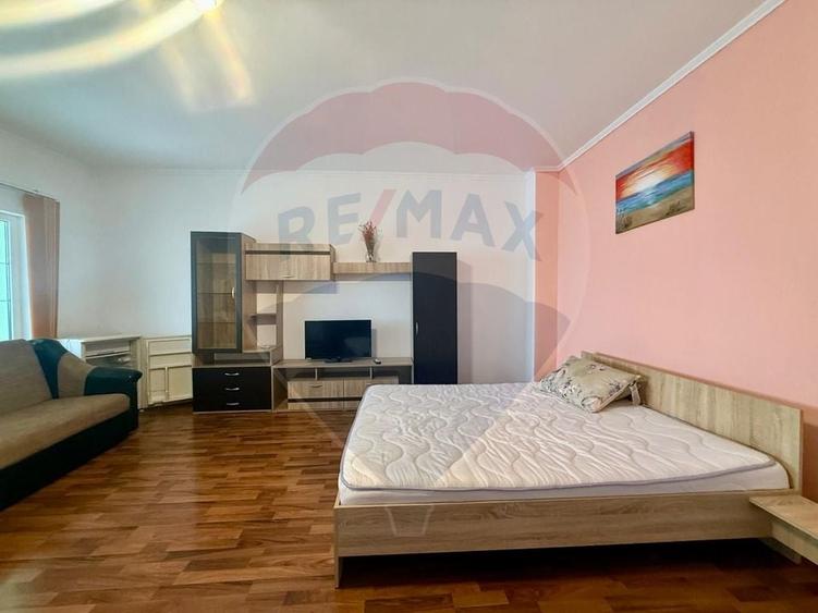 Casă cu 12 camere cu Teren 300 Mp în Central