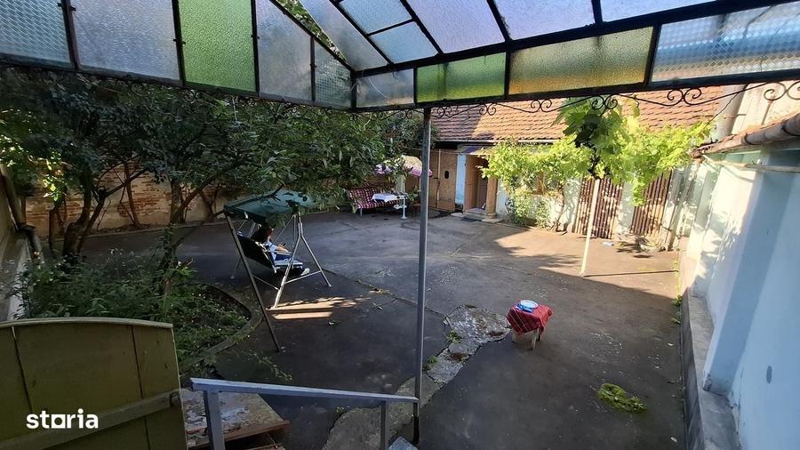 Casă cu 3 camere în Central
