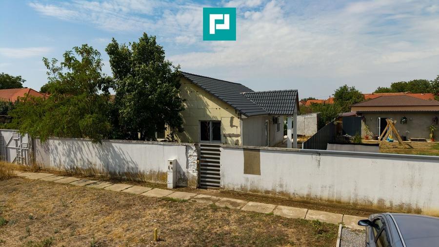 Casă individuală cu 3 camere cu Canalizare în Exterior Sud