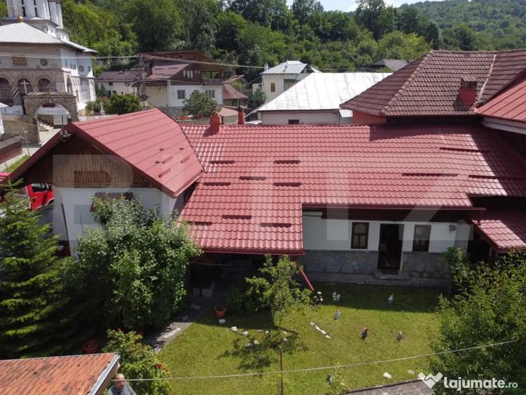 Casă cu 5 camere cu Teren 382 Mp în Pietroșița