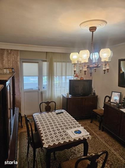 Apartament cu 3 camere decomandat în Craiovei