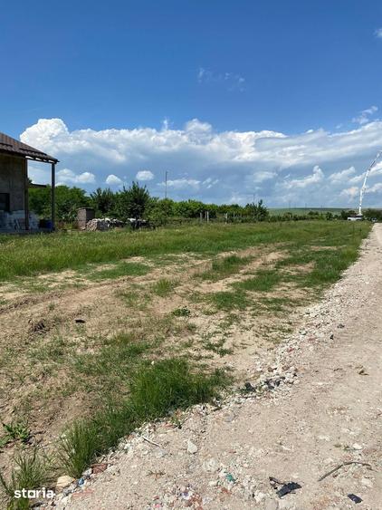 Teren de 400 mp, în Ișalnița