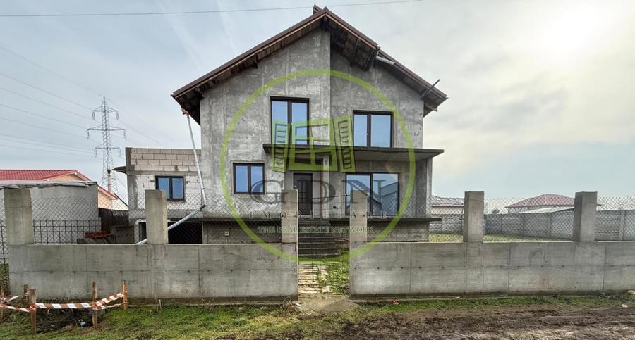 Casă individuală cu 5 camere cu Canalizare în Preajba