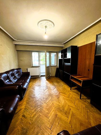 Apartament cu 3 camere decomandat în Târgu Cucu