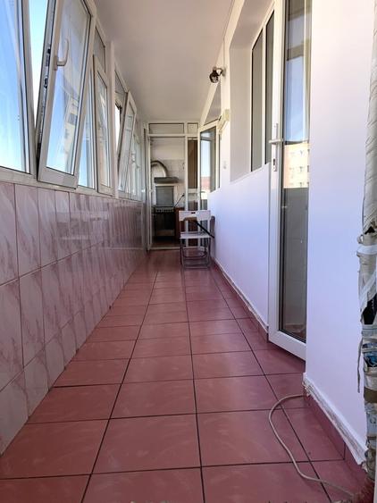 Apartament cu 3 camere semidecomandat în Mihai Bravu