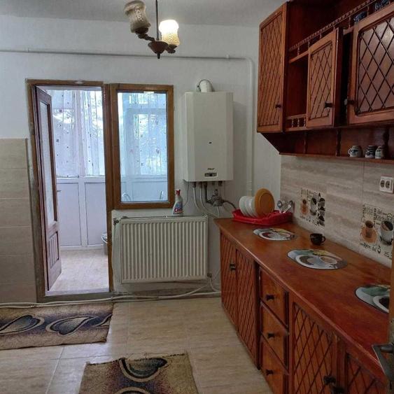 inchiriez apartament 2 camere, et 1, mobilat, utilat, langa Scoala nr. 9 Roman - 2