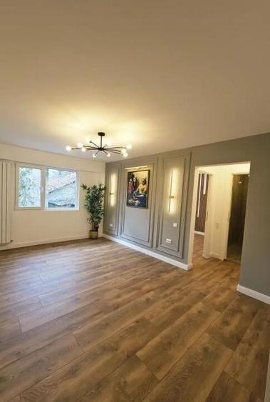 Apartament cu 2 camere decomandat, mobilat în Victoriei