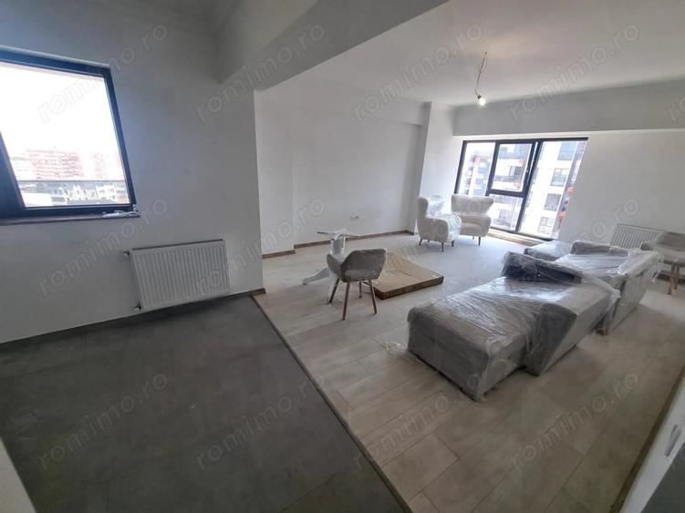 Apartament cu 3 camere decomandat în Energia