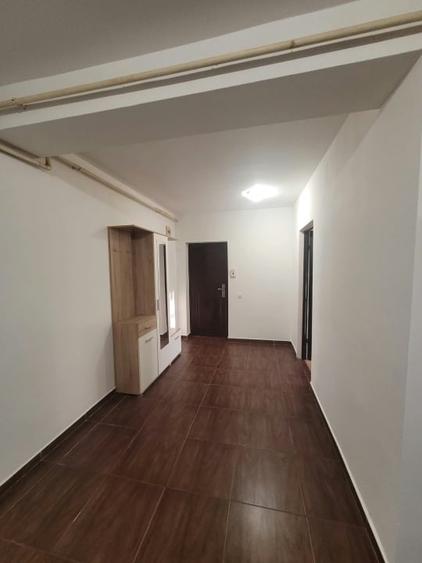 Apartament cu 3 camere decomandat, mobilat în Gării
