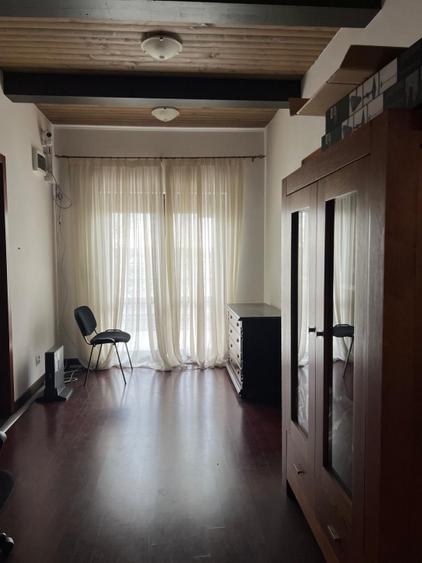 Casă individuală cu 10 camere cu Canalizare în Crevedia