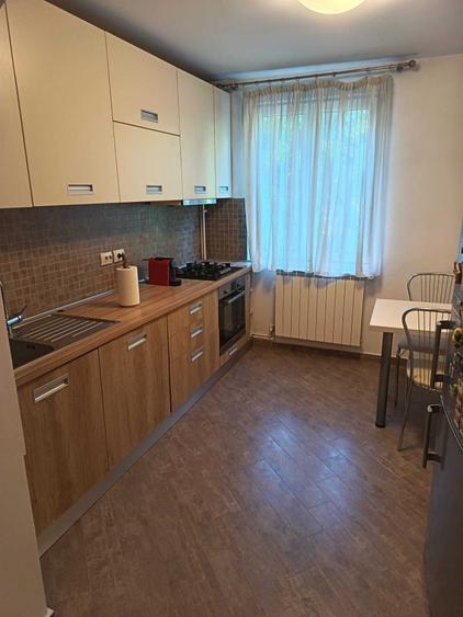 Casă cu 3 camere în Apărătorii Patriei
