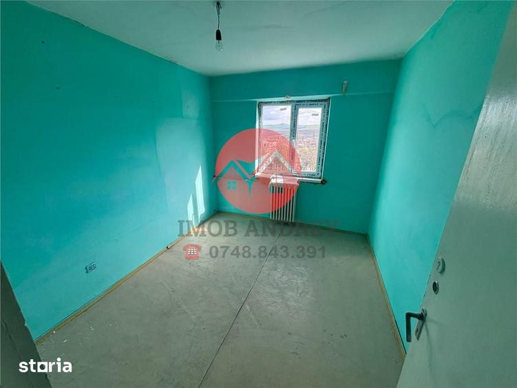 Apartament cu 3 camere decomandat în Neptun