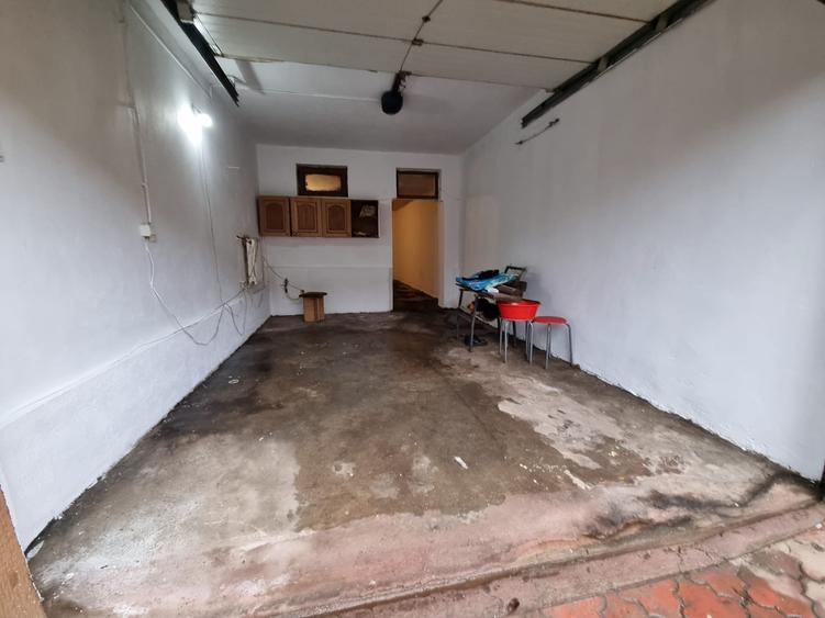 Casă individuală cu 5 camere cu Canalizare în Central
