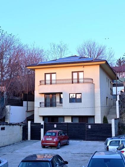 Casă cu 4 camere în Central