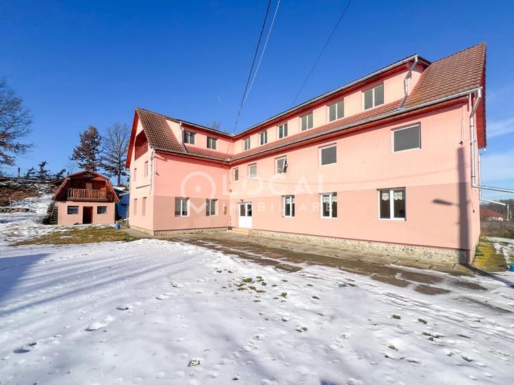 Hotel/Pensiune, de 320 mp, în Arpașu de Sus