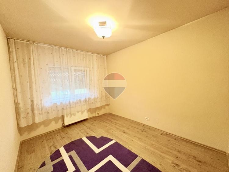Apartament cu 3 camere decomandat, mobilat în Micălaca