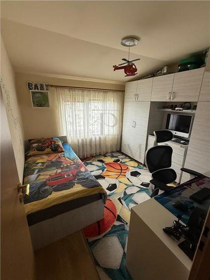 Apartament cu 3 camere decomandat, mobilat în Dâmbovița