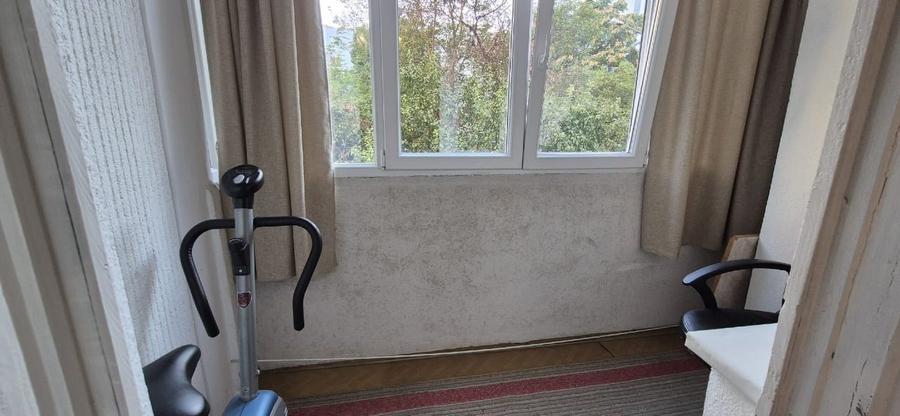 Apartament cu 3 camere decomandat, mobilat în Podul de Fier