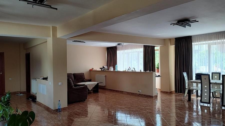 Uverturii  Spatiu Comercial + Vitrina +Cladire P+2+ Hala + Parcare + Teren - 10