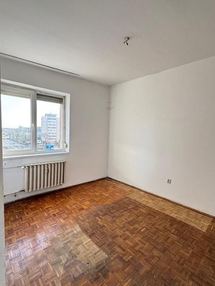 Apartament cu 3 camere semidecomandat în Ultracentral