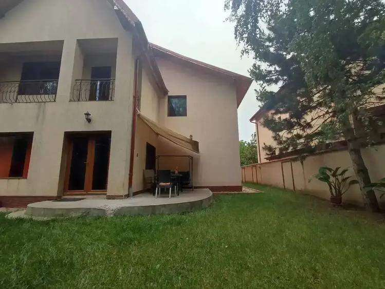 Casă cu 5 camere cu Canalizare în Central