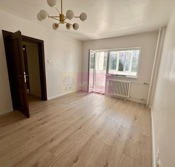 Apartament cu 4 camere semidecomandat în Ștefan cel Mare