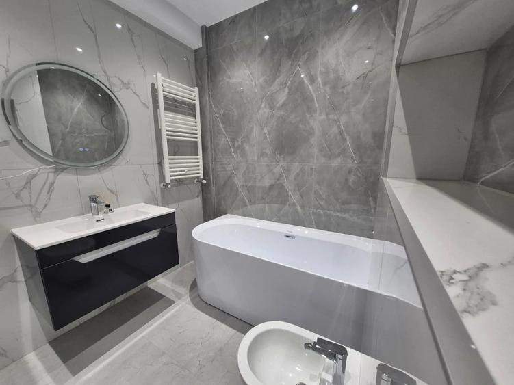 Apartament cu 3 camere semidecomandat în Valea Lupului