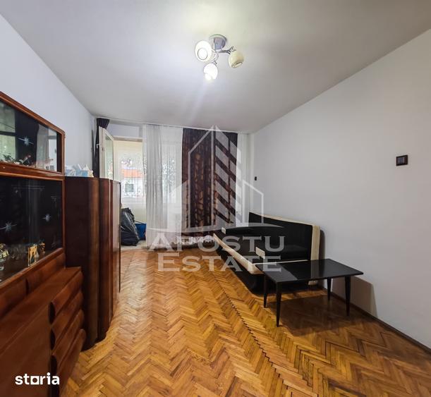 Apartament cu 2 camere decomandat în Cetății