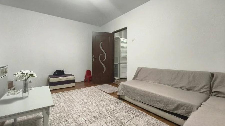 Apartament cu 2 camere semidecomandat în Piața Centrală